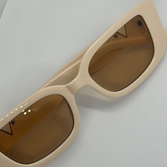 Chic Oversized Square Sunglasses - Creamy White Frame - UV  display picture 1